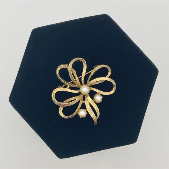 Vintage Brooch Gold Tone Flower 3 Faux Pearls 2" - Picture 4 of 7
